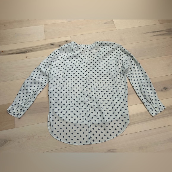 Abercrombie & Fitch Tie V Neck Blouse M - Picture 2 of 10